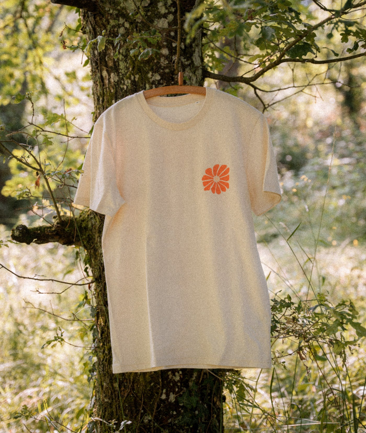 Shirt - Go Outside bloemenpatroon