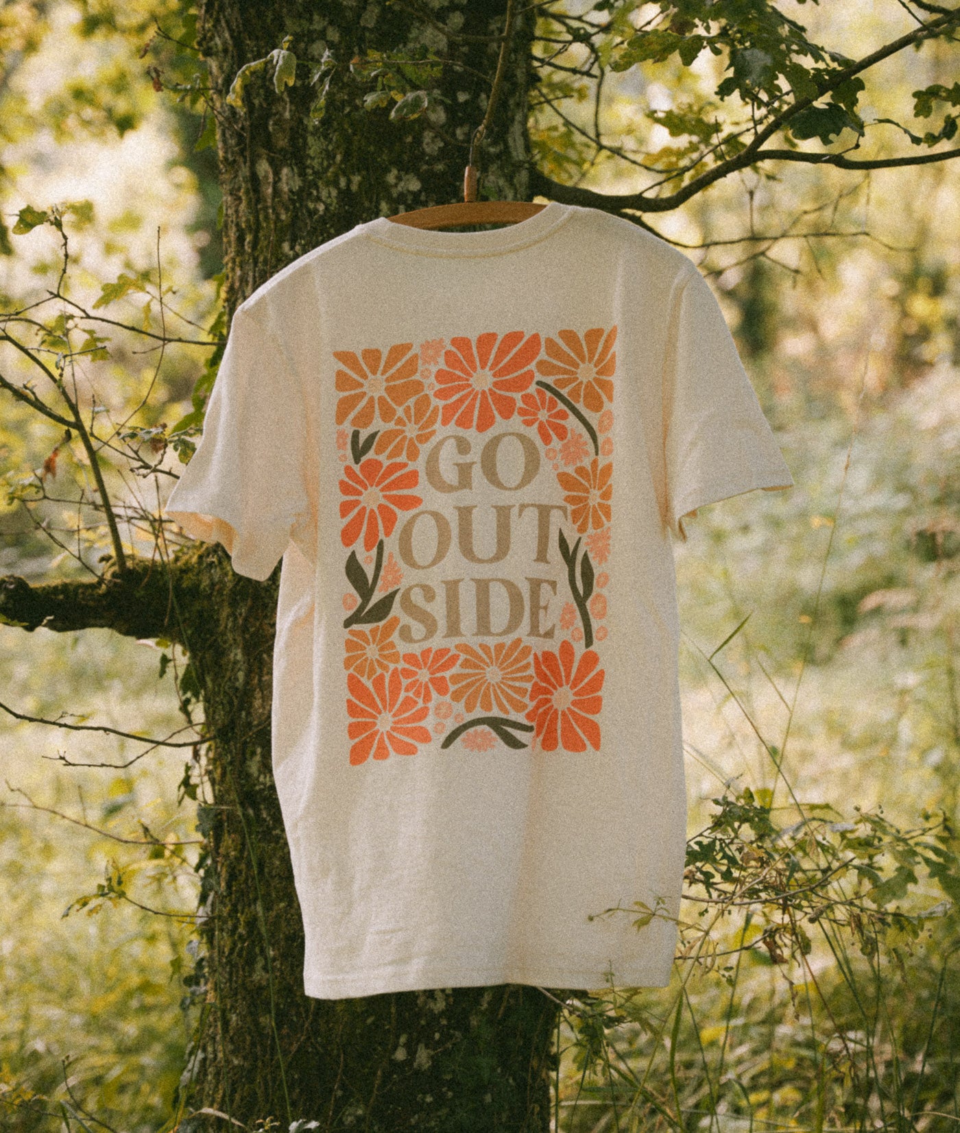 Shirt - Go Outside bloemenpatroon