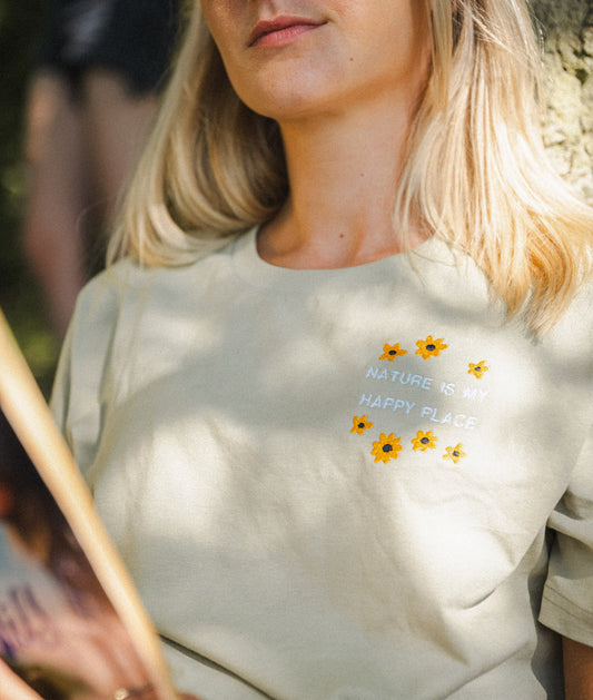 Geborduurd shirt bloemen - Logo links - Bio katoen