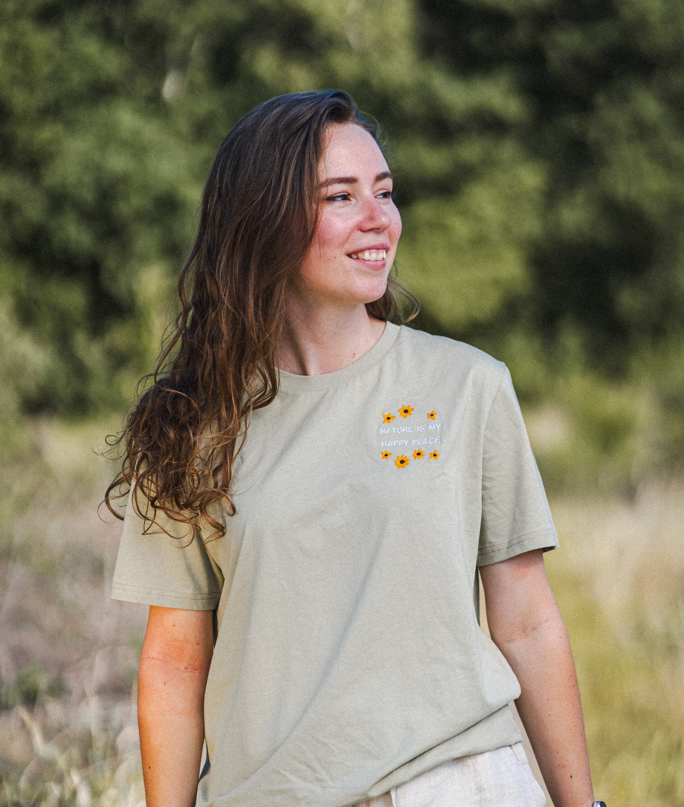 Geborduurd shirt bloemen - Logo links - Bio katoen