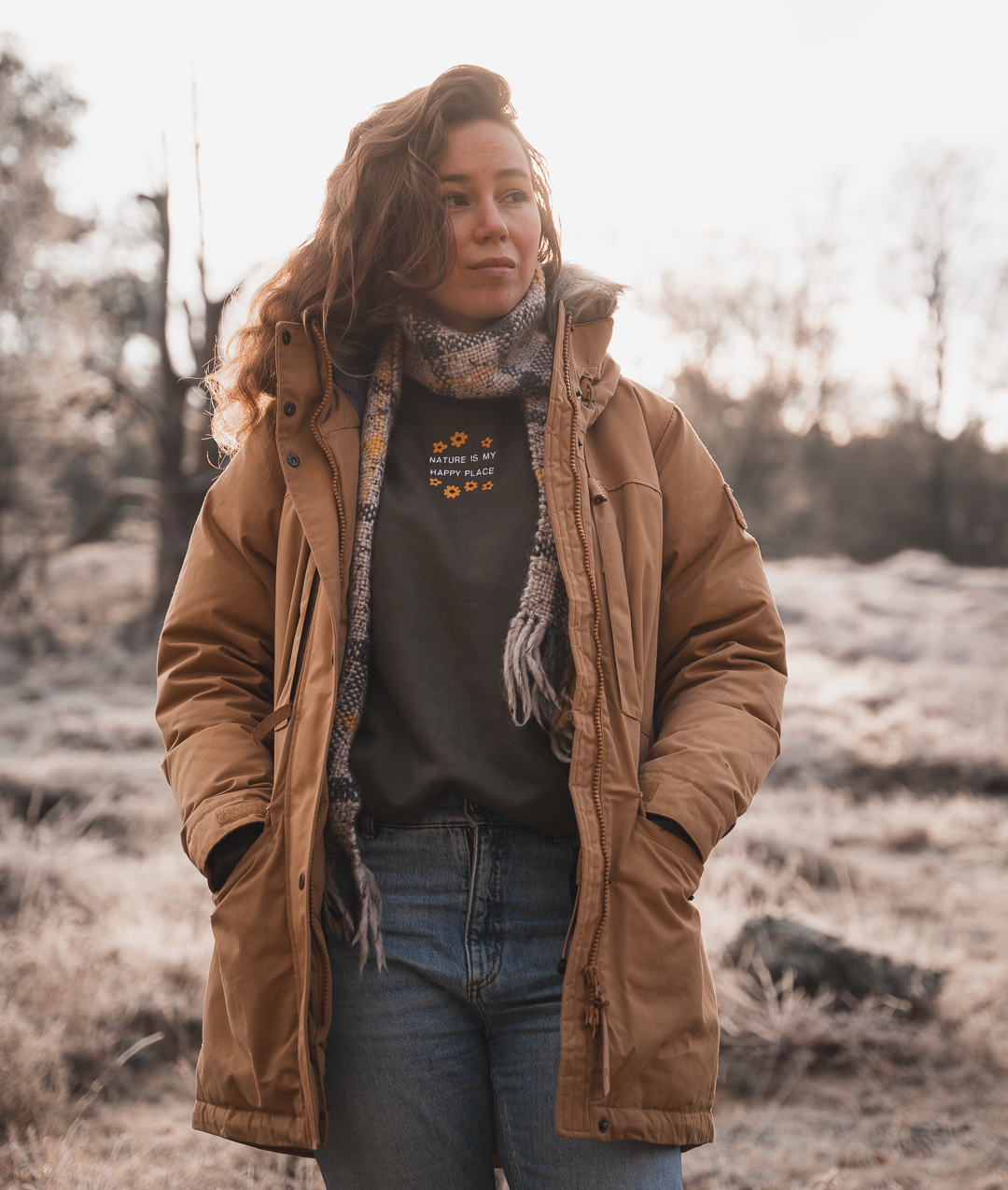 Geborduurde Hoodie bloemen - Logo midden - Bio katoen