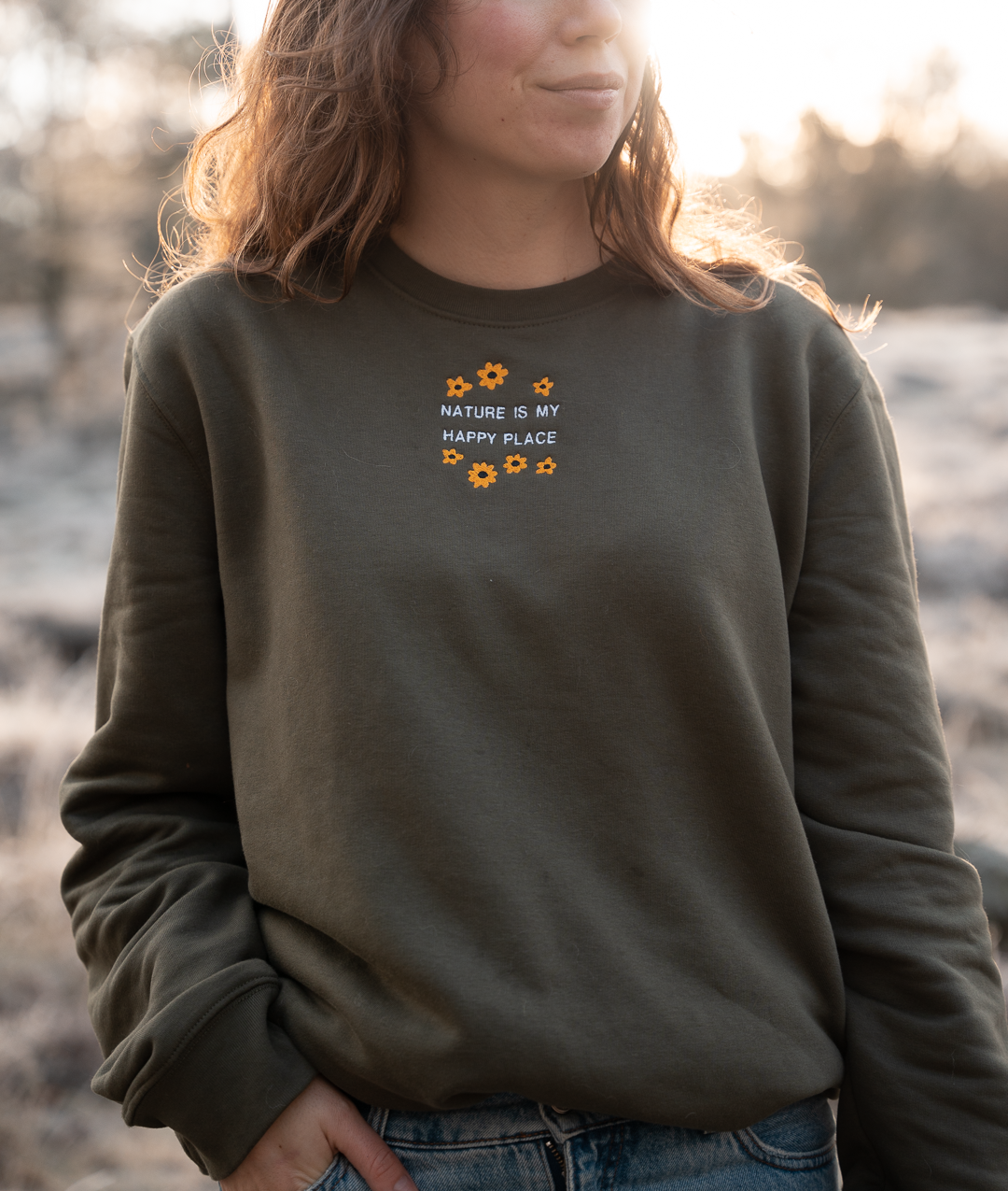 Geborduurde Sweater bloemen - Logo midden - Bio katoen