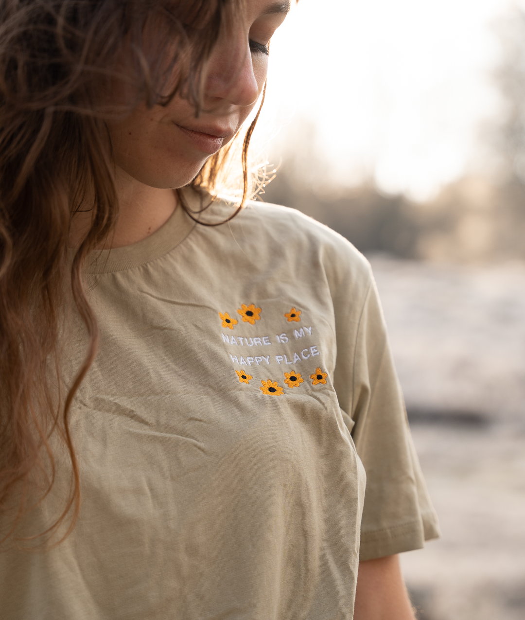 Geborduurd shirt bloemen - Logo links - Bio katoen